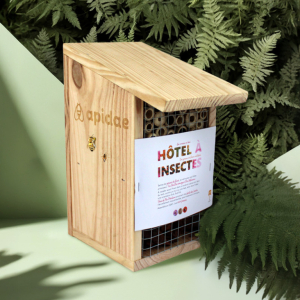 Grand hôtel à insectes en bois goodies écologique et éthique pour la biodiversité fabriqué en ESAT